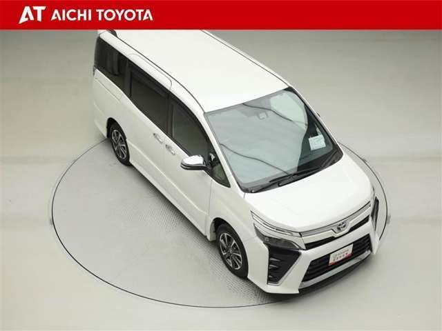 両側パワースライドドア付きだから、狭い駐車スペースなどでの乗り降りラクラク♪小さなお子さまのいるご家庭には嬉しい装備です。