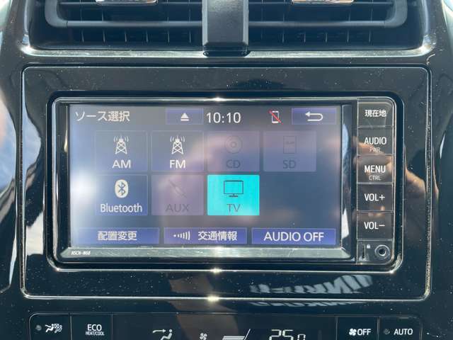 純正SDナビ☆　地デジTV（走行中映りません）や、Bluetooth接続、フロントAUX接続が可能♪　CDは再生＆録音もOK！！　お手持ちのスマホと接続してお気に入りの音楽でドライブをお楽しみ下さい♪