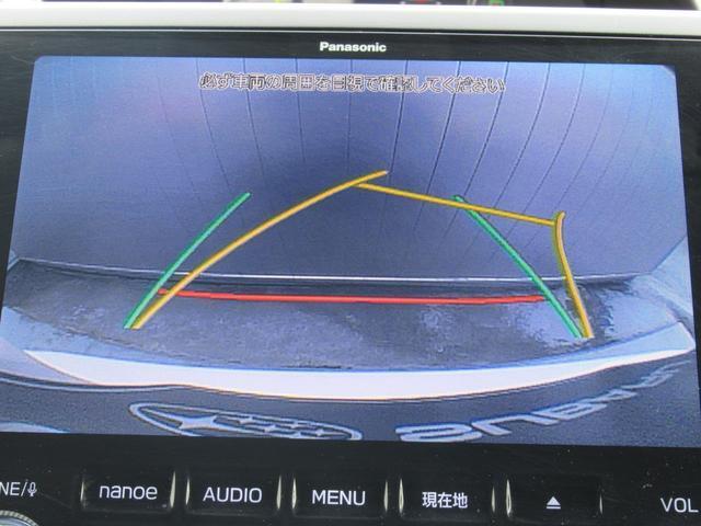 ステアリング連動ガイドライン付きバックカメラを装備。