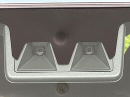 【スマートアシスト】走行中に前方の車両等を認識し、衝突しそうな時は警報とブレーキで衝突回避と被害軽減をアシスト。より安全にドライブをお楽しみいただけます。
