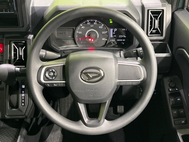 インテリアに合わせたデザインのステアリングは、運転される方のことも考え、運転しやすい形状、大きさです。是非一度、実際に触ってお確かめください。