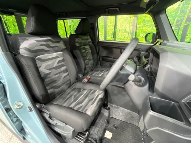 運転席シート廻りは使用感も少なく、良好な状態となっています。丁寧に使われていたことがよくわかりますね。