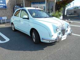 綺麗なミントグリーンの車両です。
