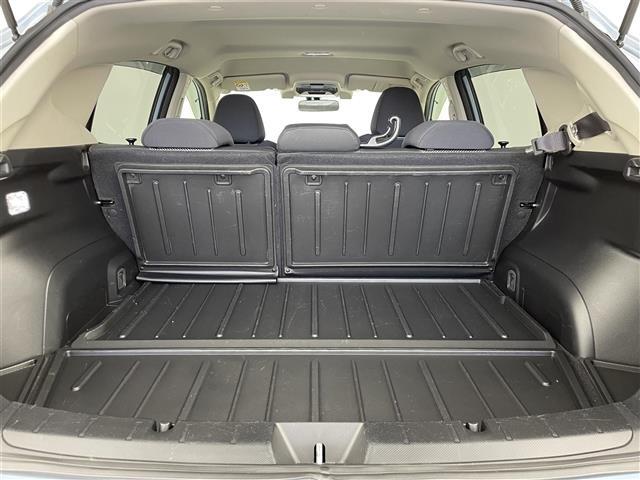 【トランク】積み込みやすくて、たっぷり積める荷室です。シートアレンジできるものは、乗車人数と荷物の量や大きさによってシートを動かすことができるので、より快適なドライブが可能です！