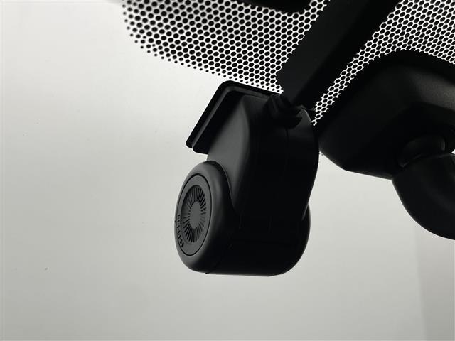 【純正ドライブレコーダー】映像・音声などの運転中の記録を残します。事故などを起こした起こされた時の証拠になりえますので、もしも時でも安心ですね。