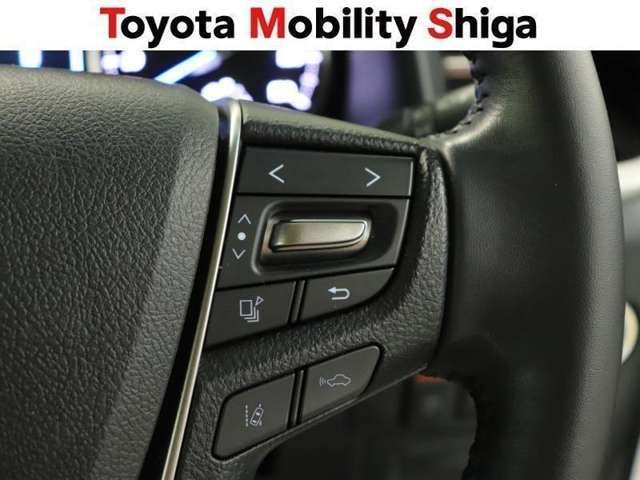 右側では、車線逸脱警報など運転支援系の操作が可能！