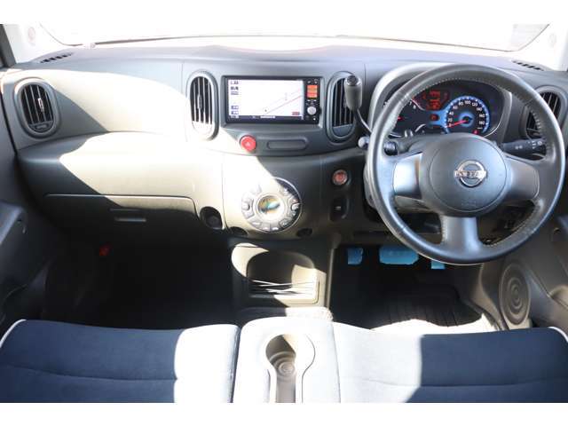 すっきりとしたダッシュボード回り！フロントビューの視界も良くて運転しやすいですよ♪