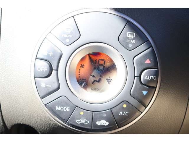 オートエアコン装備！ボタン一つで快適に過ごせます♪