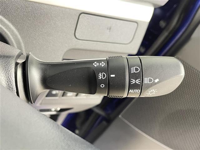 【運転席操作部】『運転席周辺の装備』の画像になります。快適なドライブを楽しむための機能が装備されています！運転席から触れるので使いやすいです！