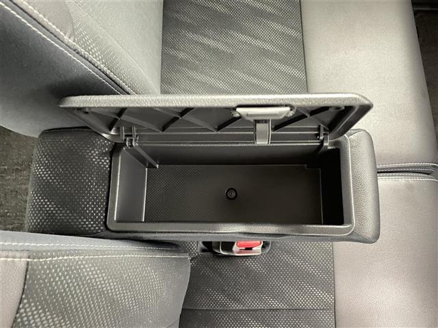 【バックミラー】『バックミラー周辺』の画像になります。写真の内容に関してご不明点、ご質問等がございましたらお気軽にガリバー店舗までお問い合わせください。