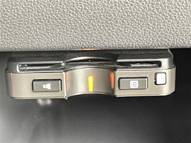 【ETC】有料道路を利用する際に料金所で停止することなく通過できる、ETC車載器（ノンストップ自動料金収受システム機器）が装備されています。セットアップを行うことで利用可能になります。