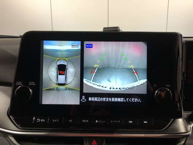 アラウンドビューモニターは真上から見下ろした様に車の周囲を表示することで、駐車時の安全性と利便性を高めます。