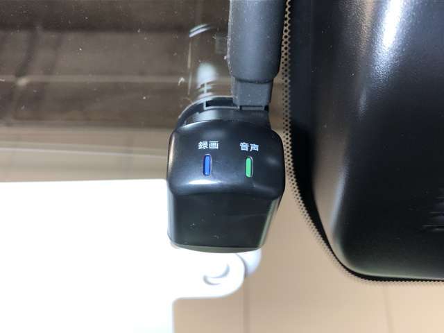 純正前後ドライブレコーダー付きです♪事故時の映像、煽り運転を記録します。