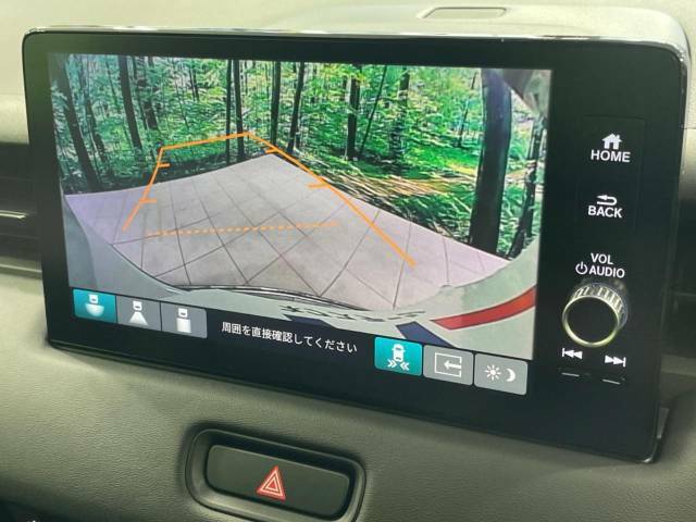 【バックカメラ】駐車時に後方がリアルタイム映像で確認できます。大型商業施設や立体駐車場での駐車時や、夜間のバック時に大活躍！運転スキルに関わらず、今や必須となった装備のひとつです！