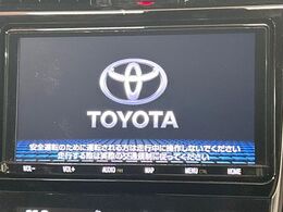 【純正ナビ】人気の純正ナビを装備しております。ナビの使いやすさはもちろん、オーディオ機能も充実！キャンプや旅行はもちろん、通勤や買い物など普段のドライブも楽しくなるはず♪