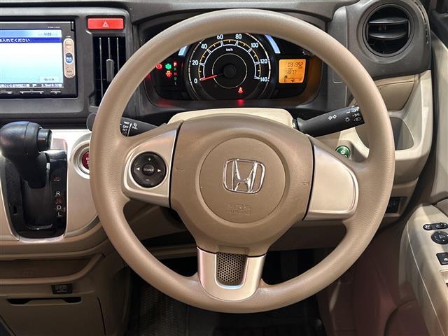 【クルーズコントロール】高速道路で便利なクルーズコントロールも装着済み。アクセルを離しても一定速度で走行ができる装備です。加速減速もスイッチ操作でOKです。