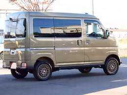 1.5インチリフトアップ・オープンカントリー×マッドヴァンスホイール　ワークライト付グリルガード　ナビ・ETC　シートカバー　ラゲッジボードとほしい装備も装着済♪特別にスタッドレスタイヤもお付けします♪