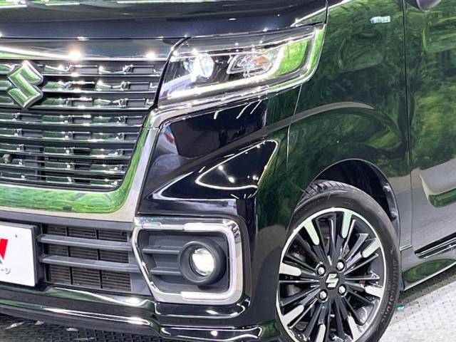 【LEDヘッドライト】悪天候や夜間走行時も良好な視界を確保し安心して運転できる高輝度LEDヘッドライトを装備！点灯速度が早く、消費電力も抑えられています。