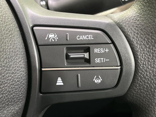 【アダプティブクルーズコントロール】高速道路での長距離走行が楽に！！自動で速度を保つクルーズコントロールが、衝突軽減システムと連携し、前方の車両を感知して車間を保つように速度調節してくれます！！
