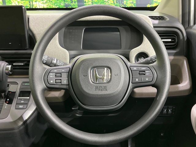 【ステアリングスイッチ】運転中、前方から目線をそらすことなく、オーディオ等の操作が可能な便利機能！安心＆快適なドライブを演出してくれます♪