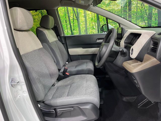 運転席シート廻りは使用感も少なく、良好な状態となっています。丁寧に使われていたことがよくわかりますね。