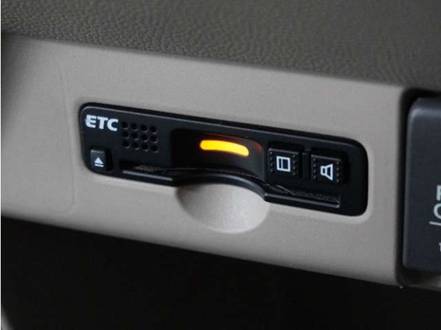 【ETC】今や高速道路の必需品のETCです。通行料金の割引やスマートICの通過に欠かせません。