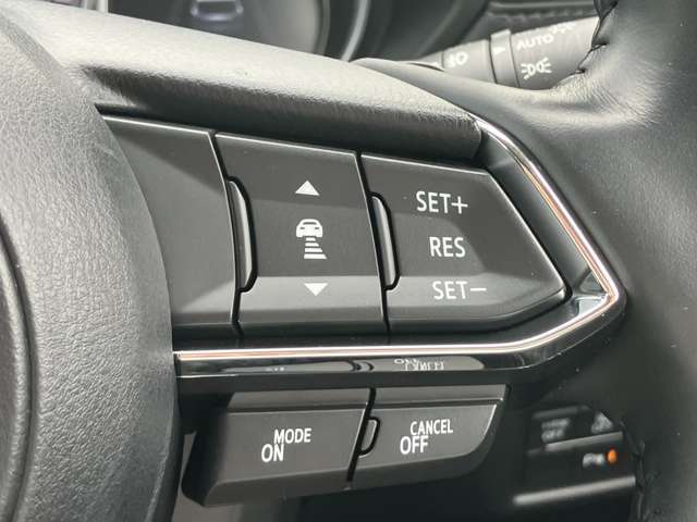 登録した速度に保ち走行するレーダークルーズコントロール付き。高速やバイパスでの運転支援に役立つ便利アイテムです！