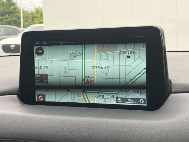 マツダコネクトナビゲーション搭載。インターネット検索のように、キーワードを自由に入力して簡単に検索できるフリーワード検索機能を採用。コマンダーで操作が可能なので、入力や操作も便利ですね！