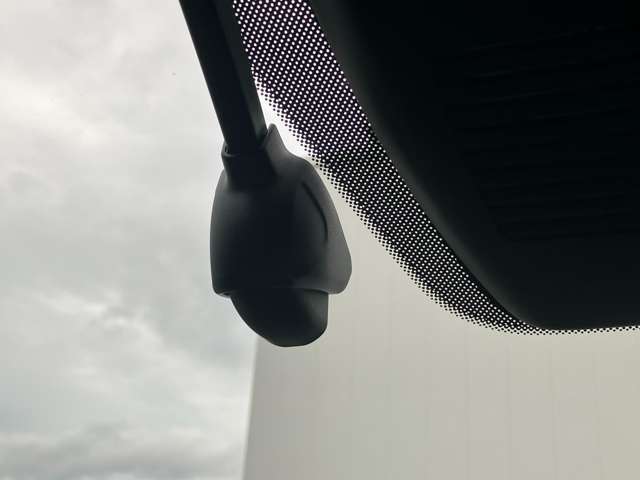 ドライブレコーダー付きの1台。今、流行りのアイテムですので、最初から取り付けられていると嬉しいですね！