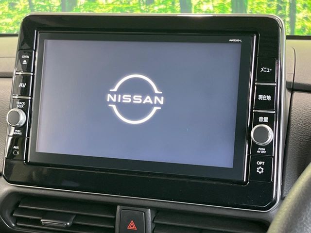 【純正9型ナビ】人気の純正ナビを装備しております。ナビの使いやすさはもちろん、オーディオ機能も充実！キャンプや旅行はもちろん、通勤や買い物など普段のドライブも楽しくなるはず♪