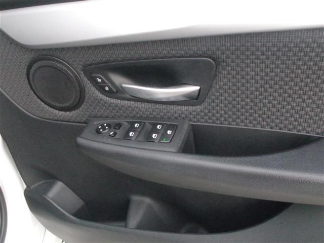 LIBERALAでは多種多様の車種をご用意させていただいております。お客様がご納得いくまで、そのお車の持つ特性を五感すべてで感じ取っていただける場をご提供します。