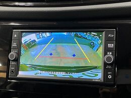 【バックカメラ】駐車時に後方がリアルタイム映像で確認できます。大型商業施設や立体駐車場での駐車時や、夜間のバック時に大活躍！運転スキルに関わらず、今や必須となった装備のひとつです！