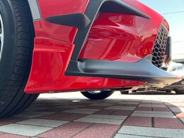 【GRエアロ】人気のGRエアロを装備！クルマの外観がよりスタイリッシュになり、街中で存在感あふれる1台に♪将来買い替える時にもリセールに影響しやすく、価値ある人気の装備です！