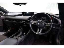 BP系マツダのMAZDA3ファストバックが入荷しました！レギュラー走行のお車です。車両重量1340kg・WLTCモード燃費は16.6km/L・直列4気筒エンジン・111馬力のお車です（※カタログ参照）