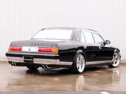 中古車市場では掲載されないジャンクションプロデュース車両の入庫！ジャンクションフルエアロにジャンクションマフラー、ジャンクションスカラー19AWなど多数の高額パーツを装備！新車OP電動カーテン付