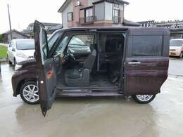 乗り降りラクラク電動オートスライドドア付き