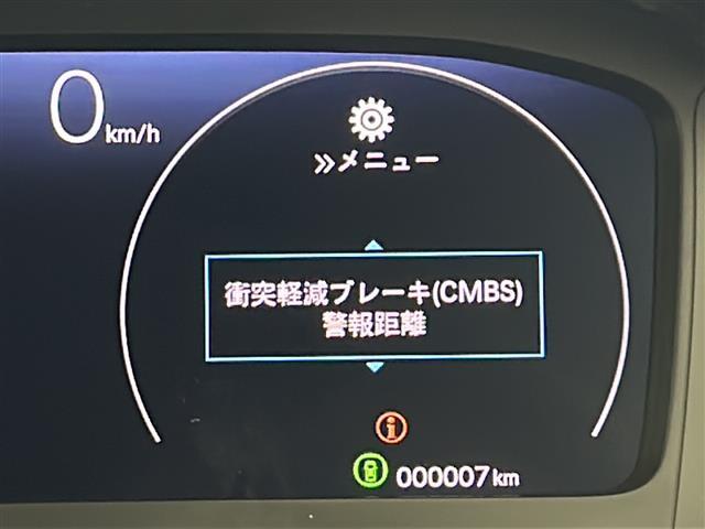 【踏み間違い衝突軽減システム】近距離衝突軽減ブレーキ、誤発進抑制機能、後方誤発進抑制機能の3つの機能を持った「踏み間違い防止」システムです。機能には限界があるためご注意ください。