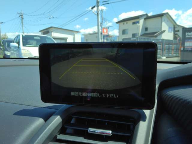 バックカメラも装備しているので駐車も安心です