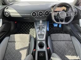 ●【認定中古車】Audi専門のテクニシャンが、100項目にもおよぶ精密な点検を実施。すべてをクリアしたAudi車のみが対象となります。