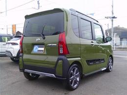 当社は、本店と東温店の2箇所の展示場がございます。本店で撮影した画像の車両でも東温店に展示している車両もございますので、恐れ入りますがご来店いただける際は展示店舗をご確認いただく事をお薦め致します。