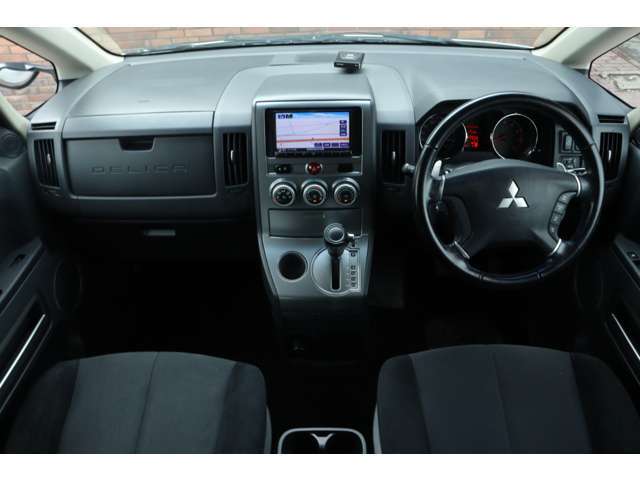すっきりとしたダッシュボード回り！フロントビューの視界も良くて運転しやすいですよ♪