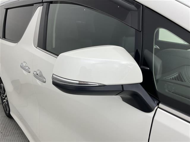 【　電動格納ウインカーミラー　】付いているだけで高級感のUPするウィンカー内臓サイドミラー♪もちろん見た目だけでなく、対向車からの視認性の向上につながり、安全度もUP♪