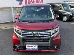 正面からの写真です　フォグランプが付いていますので天候が悪い際の運転も安心です