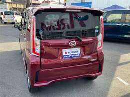 後ろからの写真です　リヤワイパーが付いていますので雨の日の運転でも安心ですね