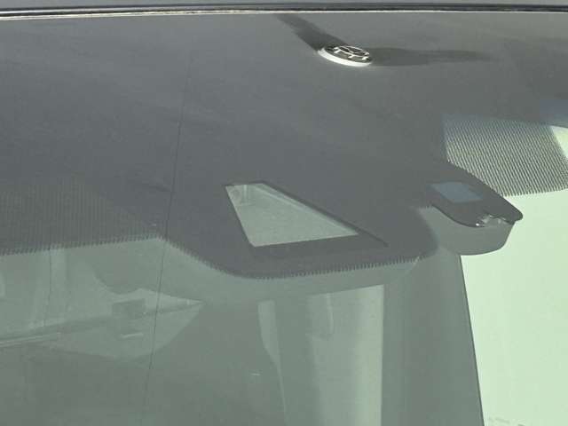 【　衝突被害軽減ブレーキ　】衝突軽減ブレーキ付き♪誤操作で万が一、前方の車に衝突しそうになった際に自動でブレーキが作動し衝突の被害を軽減します！