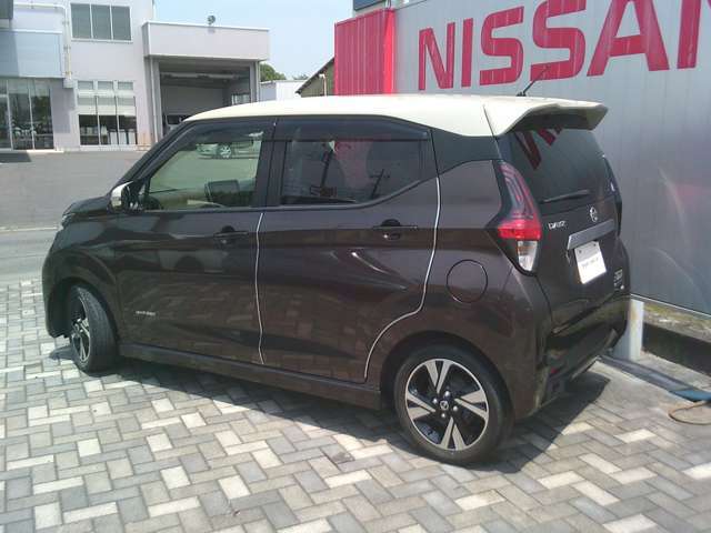 全車両に日産全国統一のワイド保証12ヵ月距離無制限付いてきます。一部ライト保証の車両も御座います。