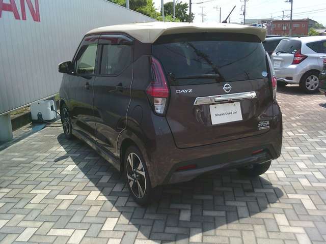 全車両に日産全国統一のワイド保証12ヵ月距離無制限付いてきます。一部ライト保証の車両も御座います。