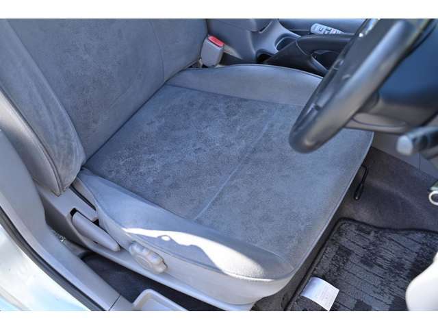 自動車は車種別に購入する方の嗜好性が集中するため、エムジャパン独自で長年収集した情報やデータ、技術力が豊富にあります。