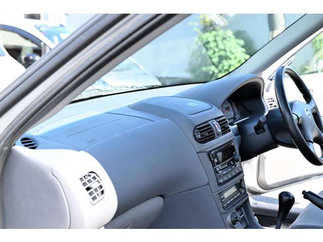 国産・輸入車問わず、乗って楽しい車、魅力有る車をメインに取り揃えております。
