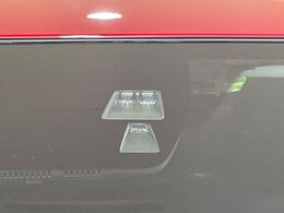 【i-ACTIVESENSE】走行中に前方の車両等を認識し、衝突しそうな時は警報とブレーキで衝突回避と被害軽減をアシスト。より安全にドライブをお楽しみいただけます。